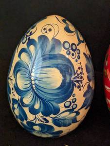lot 346 image: Russian  Ukrainian Dolls and Eggs