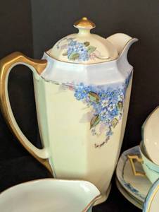 lot 354 image: Limoges and German Painted Dishes