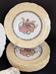 lot 359 image: Spring Themed Yellow and White Dishes
