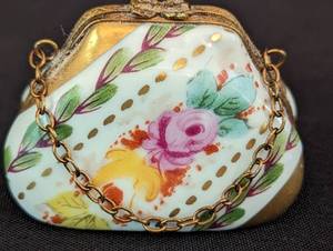 lot 364 image: Limoges Porcelain Purse Trinket Box