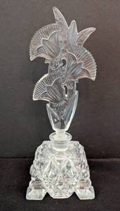 lot 366 image: Beautiful Cut Glass Perfume Bottle