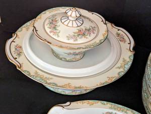 lot 370 image: Noritake Dish Set