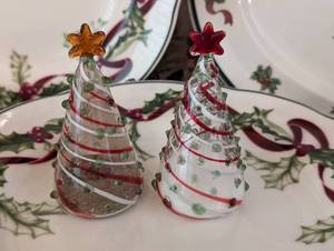 lot 373 image: Festive Christmas Dish Assortment