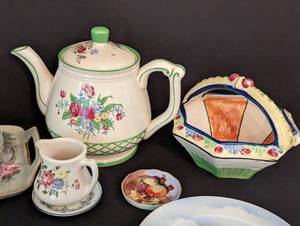 lot 376 image: Assorted Vintage Painted Dishes