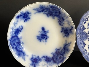 lot 24 image: Variety of Vintage Blue and White Dishes