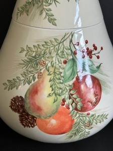 lot 98 image: Lenox Williamsburg Boxwood and Pine Pear Shaped Decorative Lidded Container
