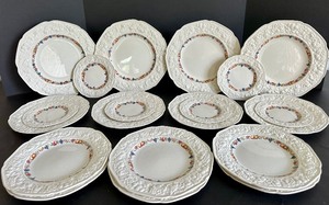 lot 32 image: Vintage Crown Ducal Florentine Dishes
