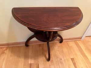 lot 31 image: Petite Vintage Accent Table