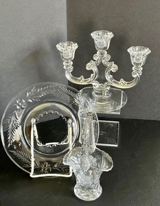 lot 29 image: Lovely Vintage Glassware Items