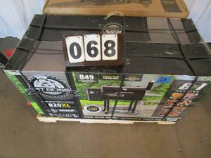 lot 68 image: Pit  Boss #820XL Wood Pellet Grill & Smoker