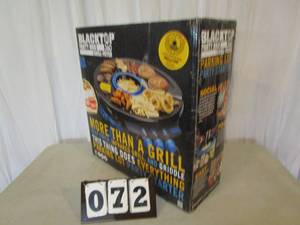 lot 72 image: Blacktop Party Hub 360° Grill Fryer