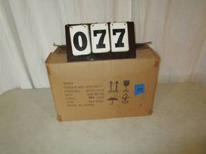 lot 77 image: Cast Iron Cooking Set