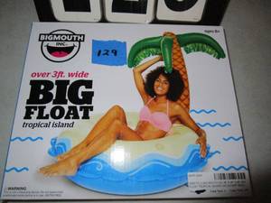 lot 129 image: Big Mouth Big Float Tropical Island
