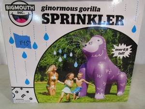 lot 145 image: Big Mouth Ginormous Gorilla Sprinkler