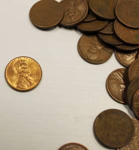lot 21 image: Wheat Pennies Lot Of Aprox. 200 Pennies