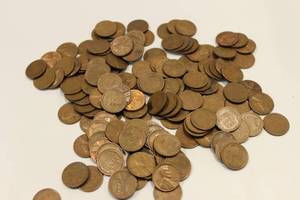 lot 56 image: Wheat Pennies Lot Of Aprox. 200 Pennies