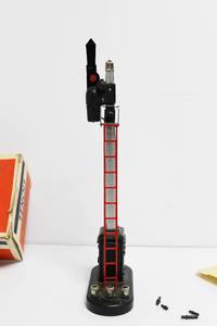 lot 48 image: Vintage Lionel # 151 Semaphore O Gauge Signal