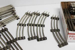 lot 52 image: Nice Lionel Vintage O Gauge Train Tracks Lot