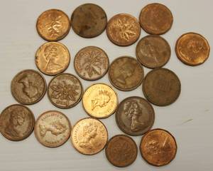 lot 90 image: Canada Vintage Lot Of 1 Cent Coins