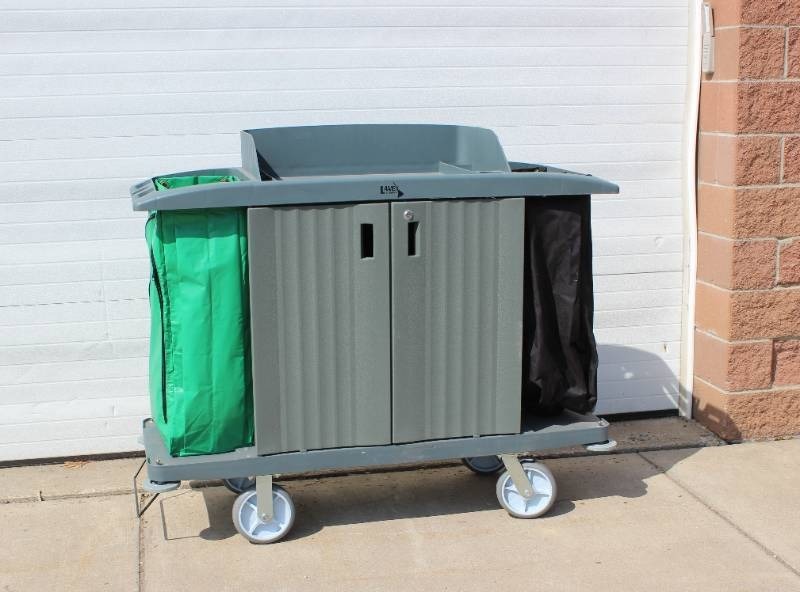 lot 11 image: Lavex Lodging Janitorial Cart