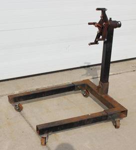 lot 9 image: Engine Stand 1250 LB Capacity