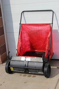 lot 24 image: Agri Fab 26 Inch Push Lawn Sweeper