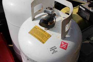 lot 25 image: Propane Cylinder 30 LB