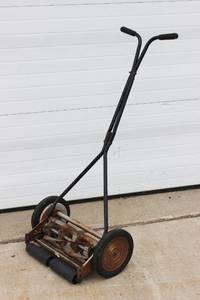 lot 37 image: Push Lawn Mower Great States 5 Blade 16 Inch Cutting Edge