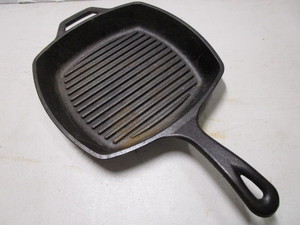 Lodge Ribbed Bacon Pan