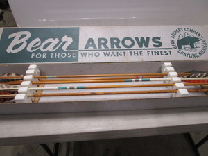 Cedar Shaft Arrows, Bear Box