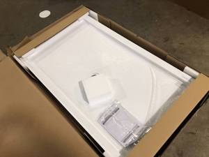 lot 43 image: DreamLine SlimLine  Single Threshold Shower Base in White Costumer Returns see Pics