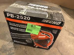 lot 47 image: ECHO 170 MPH 453 CFM 25.4 cc Gas 2-Stroke Handheld Leaf Blower Costumer returns