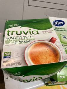 lot 76 image: Stevia and Truvia Packets