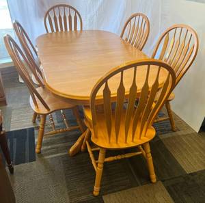 Dinning Table 8ft Long With Leaf   6ft Long Without Leaf Six Chairs Some Sratches