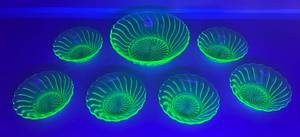 Group Of Vintage Green Vaseline Uranium Glass Swirl Bowls 6 5 14 1 8 12