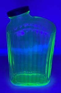 Vintage Green Vaseline Uranium Glass Ribbed Jar With Lid 8 12 x 5 x 2 14