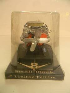 lot 4 image: LIBERTY 16 SCALE DIE-CAST LIMITED EDITION CHEVROLET 350 SMALL BLOCK V-8 - IN BOX - GREAT PIECE - NICE - SEE PICTURES