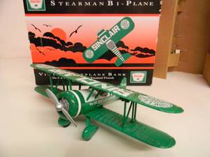 lot 10 image: LIBERTY CLASSICS By SPEC CAST COLLECTOR SERIES SINCLAIR GASOLINE STEARMAN B I - PLANE DIE-CAST METAL BANK - IN BOX - GREAT PIECE - NICE - SEE PICTURES