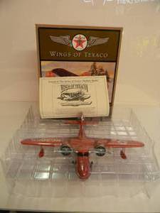 lot 11 image: ERTL COLLECTIBLES TEXACO WINGS OF TEXACO 1940 GRUMMAN GOOSE PLANE DIE-CAST METAL BANK - IN BOX - GREAT PIECE - NICE - SEE PICTURES