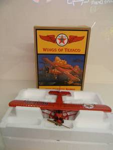 lot 16 image: ERTL COLLECTIBLES TEXACO WINGS OF TEXACO 1929 CURTISS ROBIN AIRPLANE DIE-CAST METAL BANK - IN BOX - GREAT PIECE - NICE - SEE PICTURES