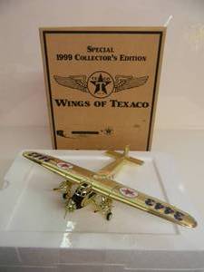 lot 17 image: ERTL COLLECTIBLES TEXACO WINGS OF TEXACO SPECIAL COLLECTORS EDITION TEXACOs FIRST PLANE 1927 FORD TRI-MOTORED MONOPLANE DIE-CAST METAL BANK - IN BOX - GREAT PIECE - NICE - SEE PICTURES