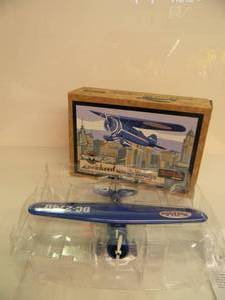 lot 20 image: ERTL COLLECTIBLES TRUE VALUE HARDWARE LOCKHEAD 1929 AIR EXPRESS AIRPLANE DIE-CAST METAL BANK - IN BOX - GREAT PIECE - NICE - SEE PICTURES