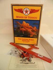 lot 38 image: ERTL COLLECTIBLES WINGS OF TEXACO 1929 CURTISS ROBIN AIRPLANE DIE-CAST METAL BANK - IN BOX - GREAT PIECE - NICE - SEE PICTURES