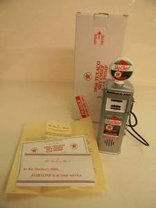 lot 55 image: THE DANBURY MINT 18 SCALE 1956 TEXACO SKY CHIEF GAS PUMP - IN BOX WCOA - GREAT PIECE - NICE - SEE PICTURES