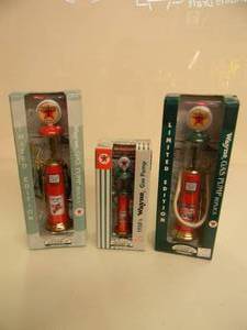 lot 57 image: 3 GEARBOX LIMITED EDITION WAYNE GAS PUMP REPLICAS - IN BOX - GREAT PIECES - NICE - SEE PICTURES