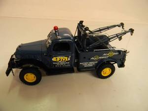 lot 60 image: The Danbury Mint Limited Edition 124 Die Cast Replica - 1946 Dodge Power Wagon Wrecker - GREAT PIECE - NICE - SEE PICTURES