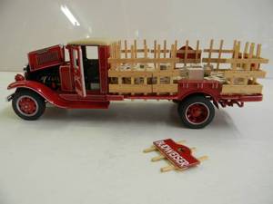 lot 65 image: The Danbury Mint Limited Edition 124 Die Cast Replica - 1933 Budweiser Delivery Truck - GREAT PIECE - NICE - SEE PICTURES