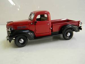 lot 69 image: The Danbury Mint Limited Edition 124 Die Cast Replica - 1941 Dodge Pickup Truck - GREAT PIECE - NICE - SEE PICTURES