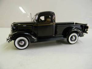 lot 70 image: The Danbury Mint Limited Edition 124 Die Cast Replica - 1937 Chevrolet Pickup Truck - GREAT PIECE - NICE - SEE PICTURES