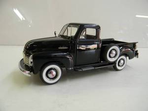 lot 72 image: The Danbury Mint Limited Edition 124 Die Cast Replica - 1953 GMC Pickup Truck - GREAT PIECE - NICE - SEE PICTURES